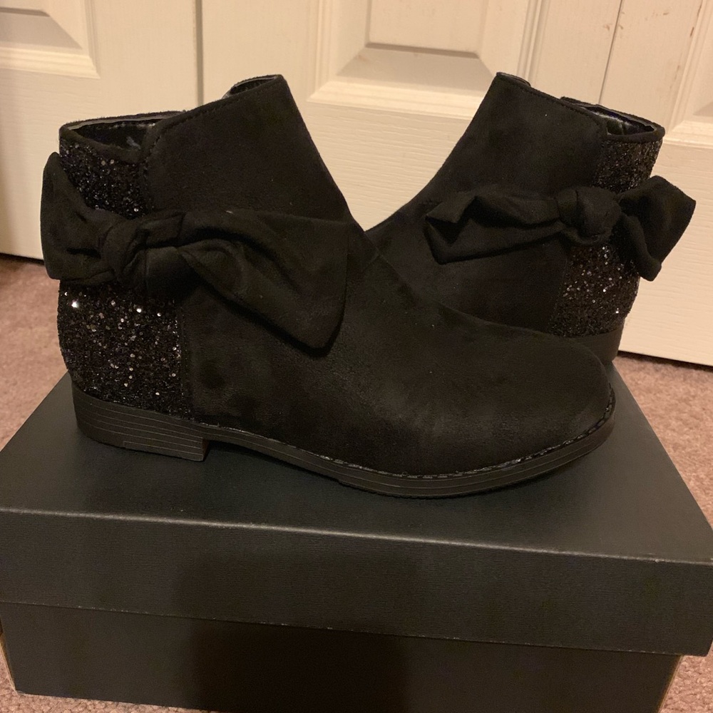 Kenneth Cole big girls ankle boots